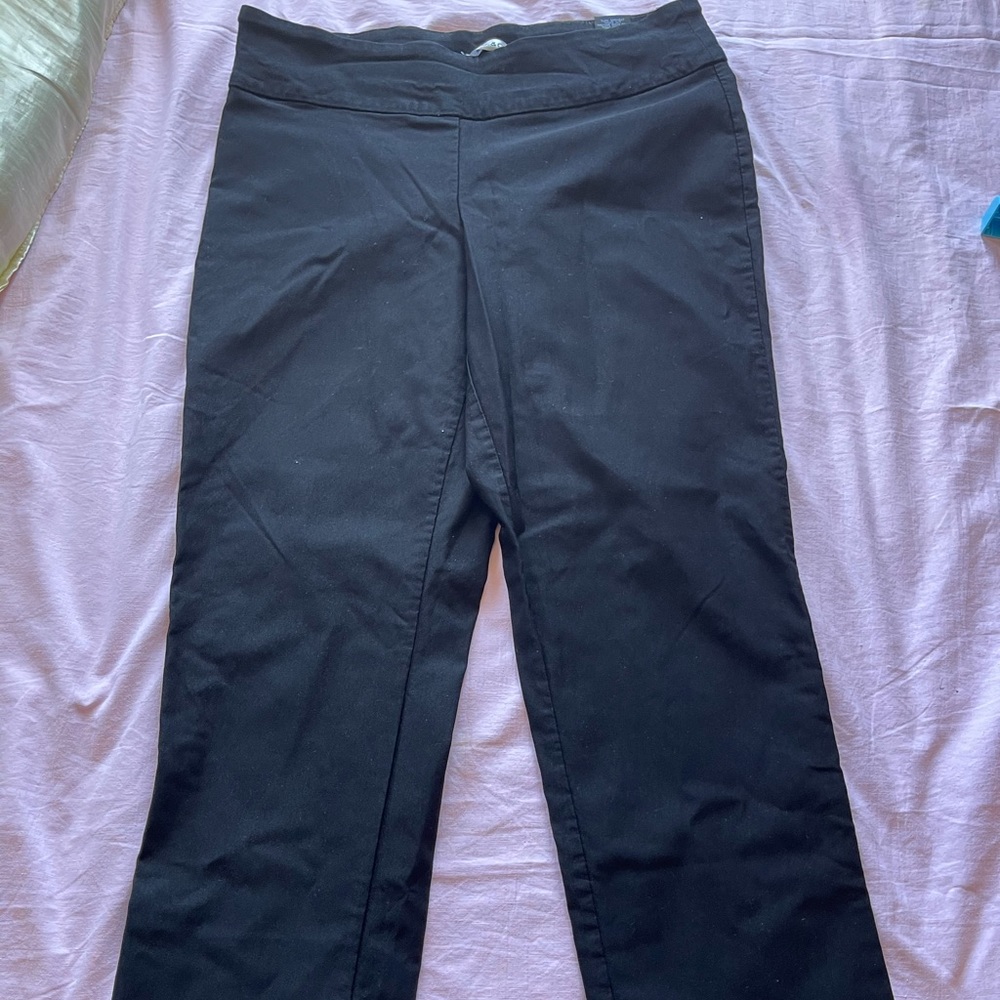 Black pant.